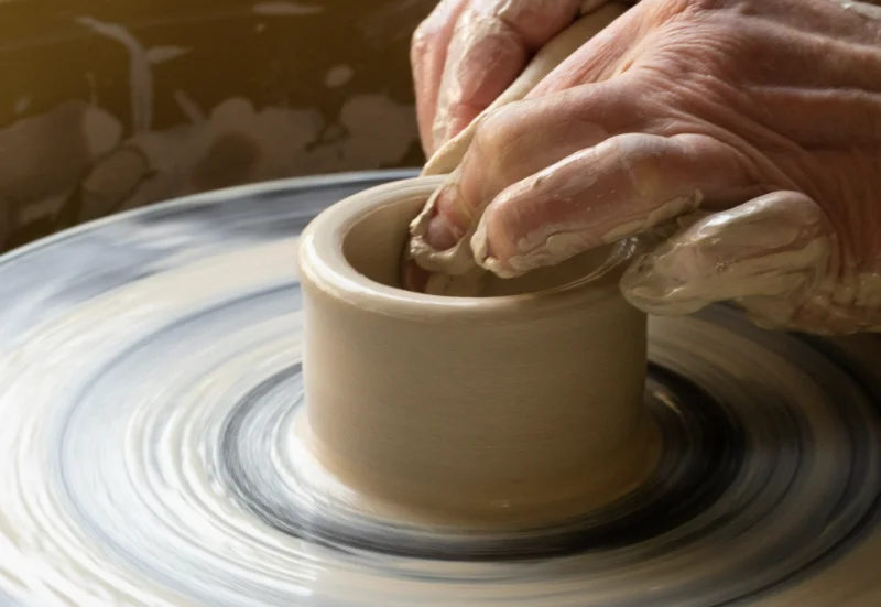 Atelier Céramique à Assinie : une expérience artisanale avec Amon & The Ivory Collection