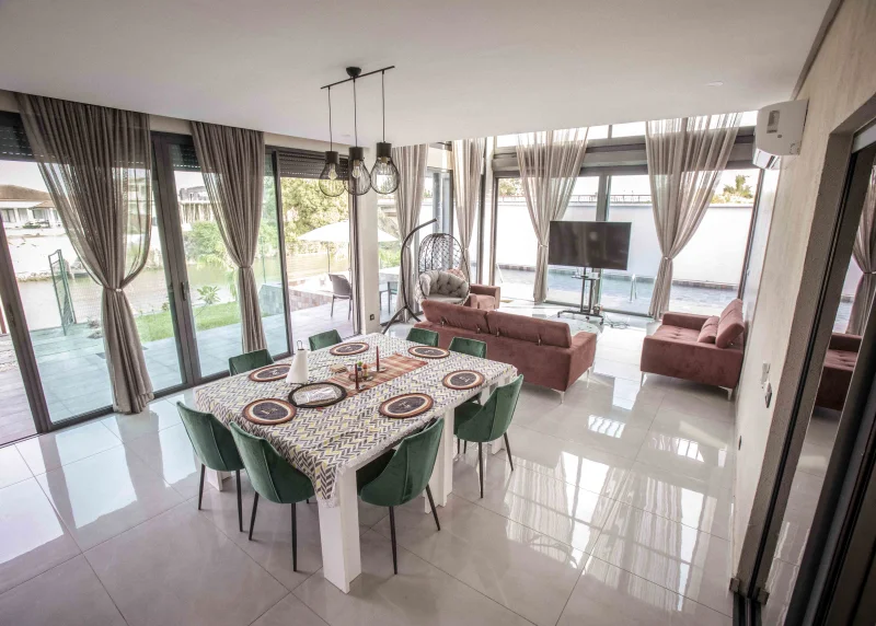 The Residence - Photo 6